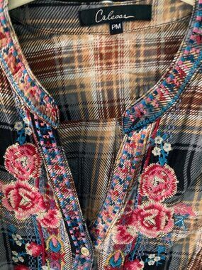 Caleaso Embroidered Blouse